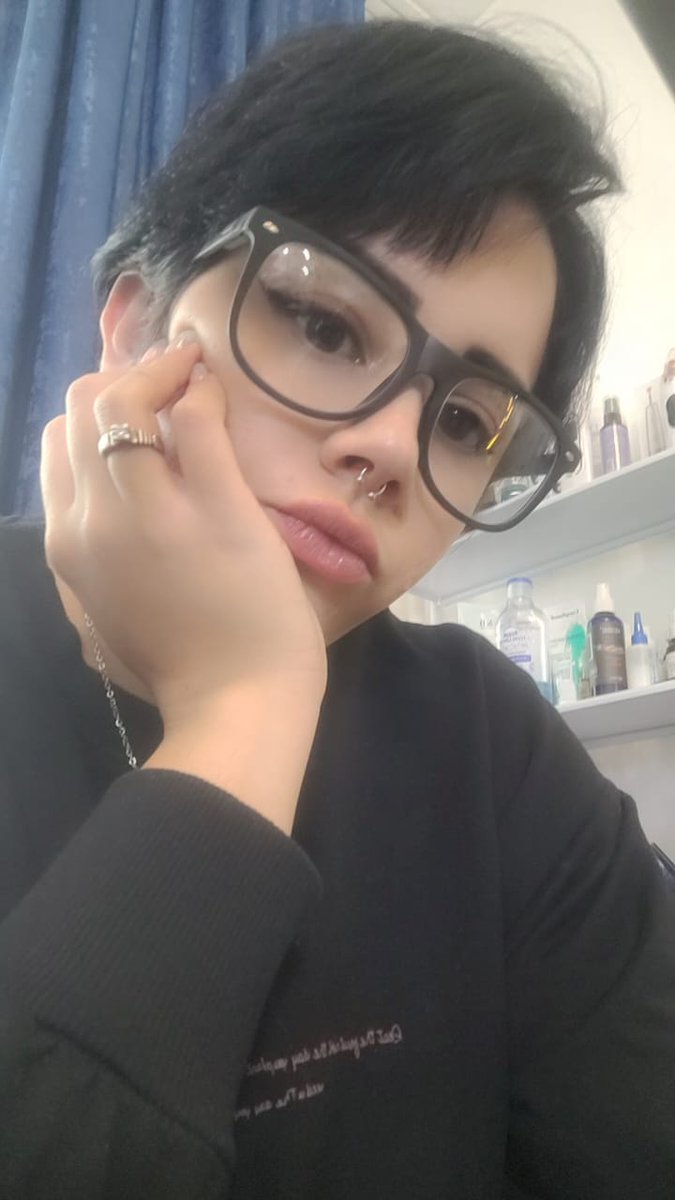 Hoy me he levantado con la buena noticia de que tengo alto chance de vencer el cáncer , así que , cambio de look , nuevas metas y a comerse el mundo , gracias a todos los que han estado para mí en este momento , lo necesitaba para no hundirme , los quiero a todos 🩷