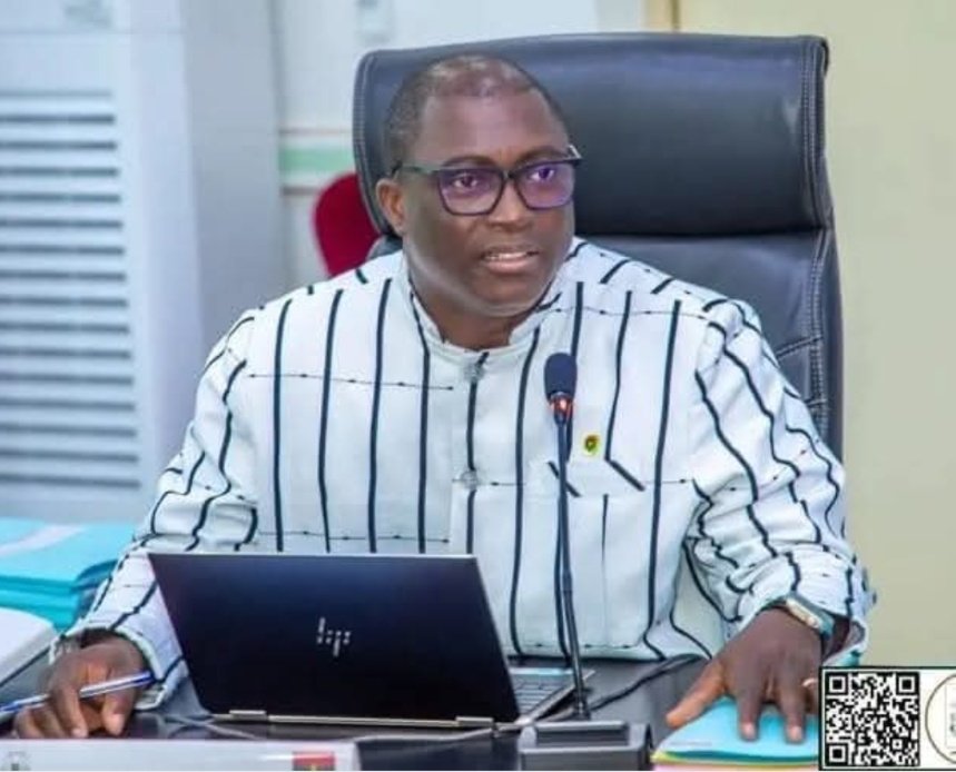 JusteMien's tweet photo. #BurkinaFaso
#Mathias_Traoré est nommé ministre de la #Fonction_publique, du #Travail et de la #Protection_sociale en remplacement de #Basolma_Bazié. M. Mathias Traoré était le SG du Gouvernement et du Conseil des ministres.#Lwili https://t.co/zzWVelyxEt