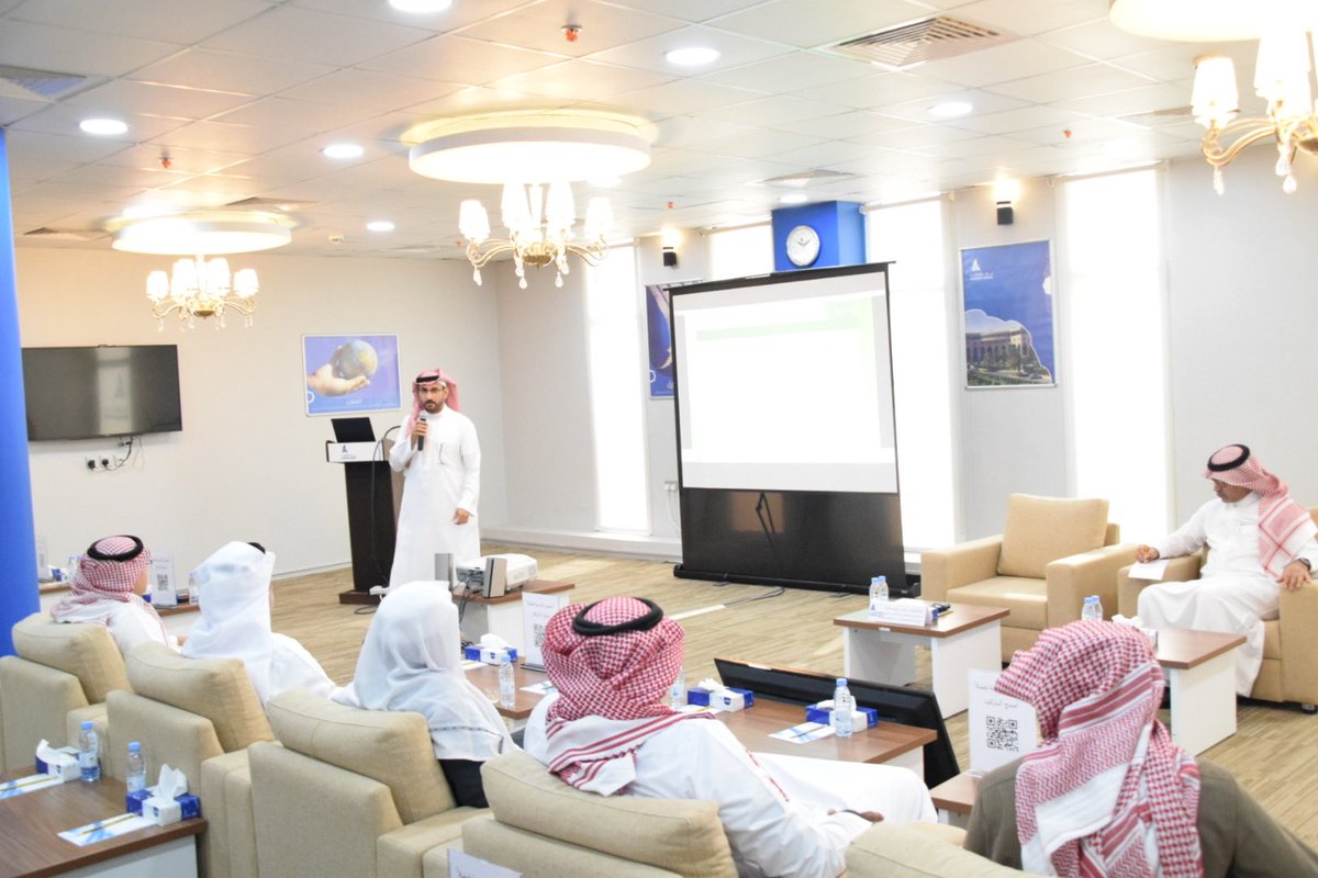 AsharqiaChamber's tweet photo. نظمت #غرفة_الشرقية ممثلة بمجلس أعمال فرع القطيف بالتعاون مع وزارة البيئة والمياه والزراعة اليوم ورشة عمل للتعريف بأهمية الارشاد الزراعي
 قدم الورشة مرشد زراعي بفرع الوزارة بالمنطقة الشرقية المهندس مفيد بن محسن الزاهر، وأدارها رئيس مجلس الأعمال المهندس حسين المقرن https://t.co/D1VqBkrC1D