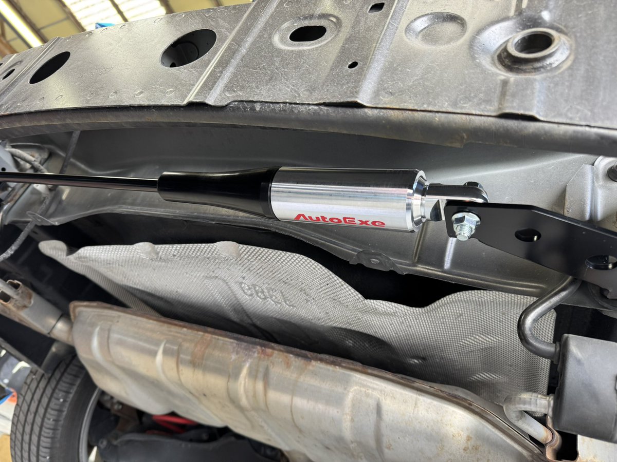 マツダ６にオートエグゼ❗️モーションコントロールビームを取り付けさせて頂きました‼️

これはボディーの捩れ剛性をUP🆙さらに摩擦式制振ダンパー振動を抑制😳強さとしなやかさを備えたアイテム😁

乗り心地が気になるー🤔