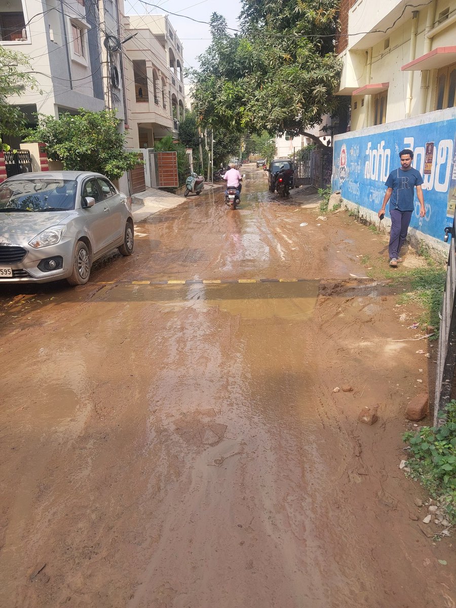 RRewagad's tweet photo. So many times we told you about this of drainage water leakage and bad road condition in manjira pipeline road chandanagar @CommissionrGHMC @GHMCOnline @INCIndia @TelanganaCMO @Dc21Ghmc please take coverage of this developed Hyderabad city's road @THHyderabad @timesofindia https://t.co/jz8ch5164D