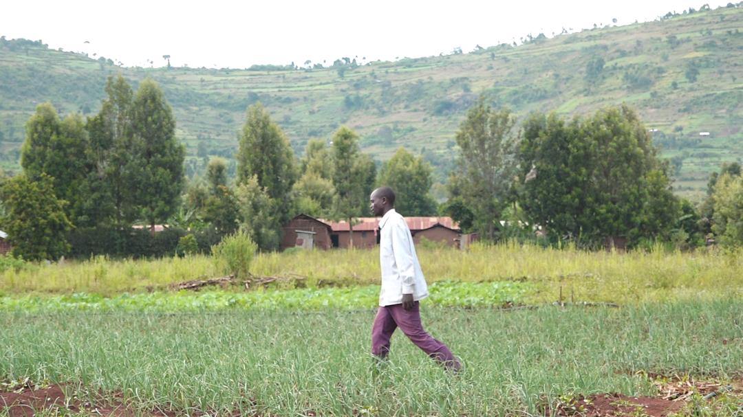 RonaldOdongoUg's tweet photo. PDM transforming the lives of beneficiaries in Sebei region.

Here is Mr. Titus from Bukwo district who benefited from the Parish Development Model. 

He ventured into onion planting. His livelihood has largely transformed. PDM continues to power #Musevenomic #Economy.

President @KagutaMuseveni goes to Sebei region this week to mobilize residents to embrace wealth creation programs. 

While in Karamoja, H.E., the President emphasized government commitment to causing massive socioeconomic transformation.
#WealthCreation #PDM #Transformation #SebeiTour