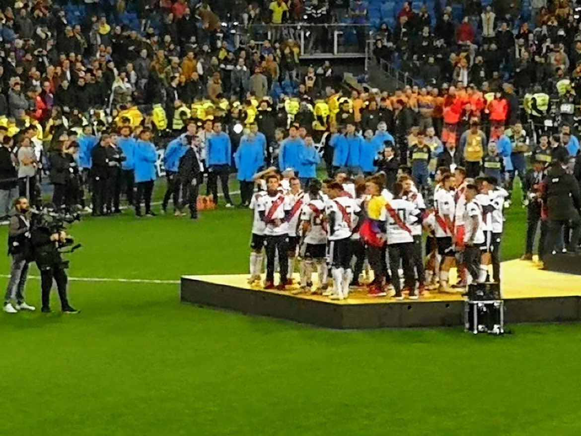 FedeFruinque's tweet photo. Nadie me lo contó. Estuve ahí. En tu cara te lo grité. La mejor final de libertadores. No me lo olvido más! 🥰❤️🤍❤️🤍🤍❤️🤍#River #RiverPlate #Libertadores #libertadores2018 #madrid #DaleRiver #lagloriaeterna #elmasgrandelejos #riverpasion @RiverPlate @DistasioNicolas https://t.co/dhAx3vSbiy