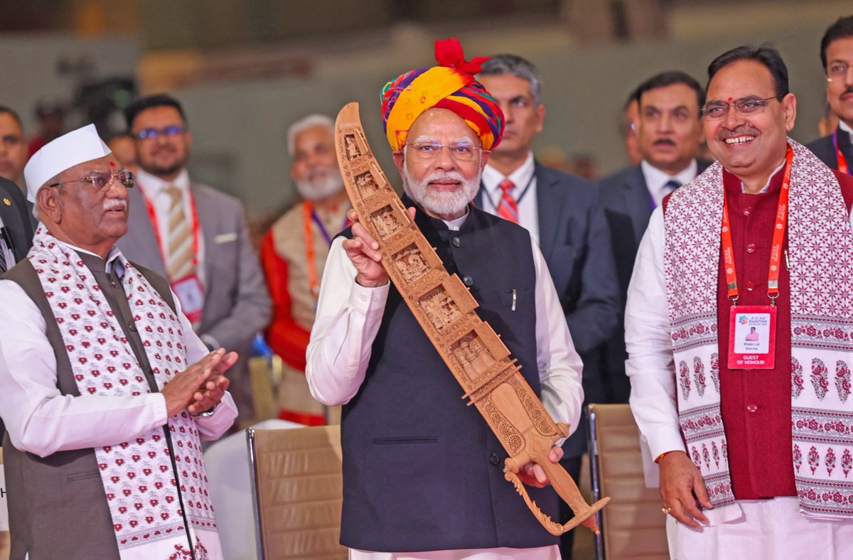 BJP4Rajasthan's tweet photo. आज देश के माननीय प्रधानमंत्री श्री @narendramodi ने जयपुर में राइजिंग राजस्थान ग्लोबल इन्वेस्टमेंट समिट-2024 का शुभारंभ किया।

इस दौरान मुख्यमंत्री श्री @BhajanlalBjp, राज्यपाल श्री हरिभाऊ किसनराव बागड़े सहित पार्टी के अन्य वरिष्ठ नेता, देश एवं विदेश के कई दिग्गज उद्योगपति उपस्थित रहे।

#RisingRajasthanWithModi