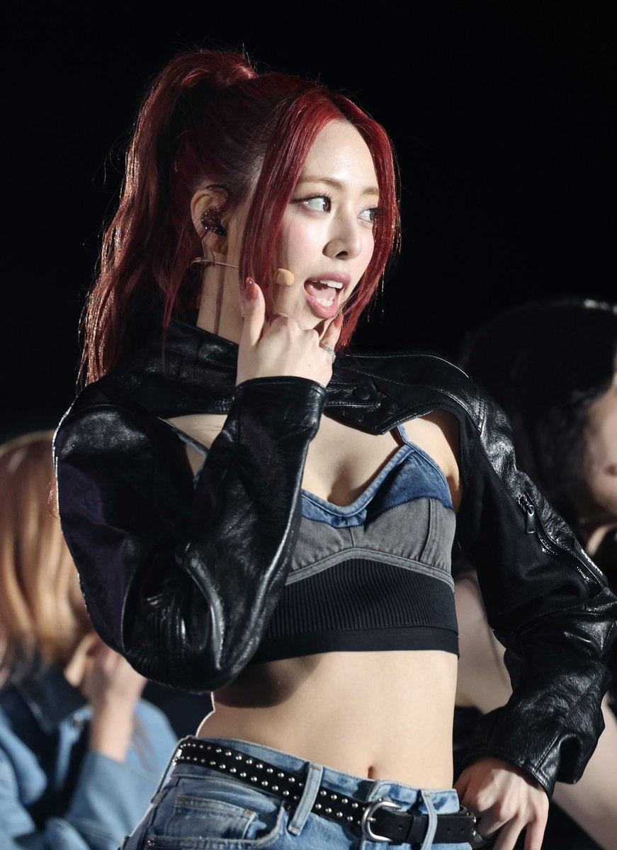 midriffmuseum's tweet photo. YUNA [ITZY] https://t.co/oYFr47y691