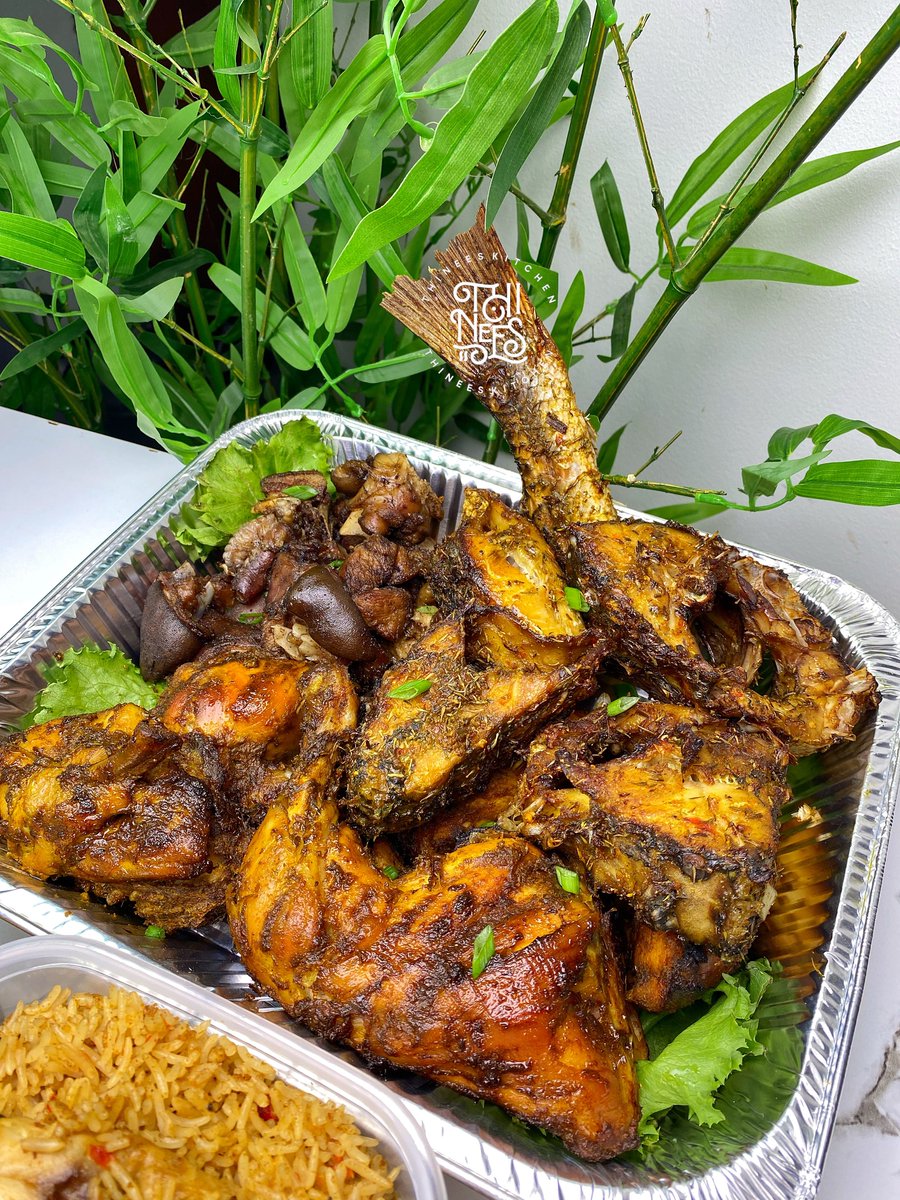 Gretesetukudo's tweet photo. I’ve been cooking for this client for the past 2months and he has referred about 4 of his friends to patronize me too🥺🥺God bless Him 
he orders every Thursday and I deliver on Fridays
Here’s what I made for him last week
His protein platter this week had Fried Goatmeat, Grilled croacker fish and grilled chicken 
The coconut rice is my highlight for this week, I used coconut milk to cook this cause I juiced the coconut with my juicer instead of blending, the rice was so milky and creamy🙈🙈
📍Abuja