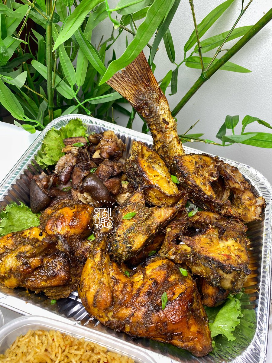 Gretesetukudo's tweet photo. I’ve been cooking for this client for the past 2months and he has referred about 4 of his friends to patronize me too🥺🥺God bless Him 
he orders every Thursday and I deliver on Fridays
Here’s what I made for him last week
His protein platter this week had Fried Goatmeat, Grilled croacker fish and grilled chicken 
The coconut rice is my highlight for this week, I used coconut milk to cook this cause I juiced the coconut with my juicer instead of blending, the rice was so milky and creamy🙈🙈
📍Abuja