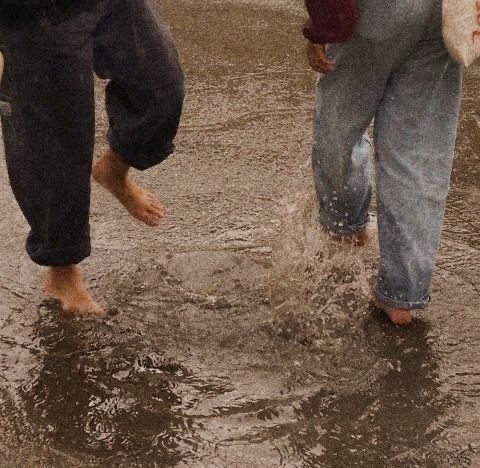 NAAPERSONAA's tweet photo. You’re spending a day in Indonesia in December, and it’s not snowing but raining ☔︎︎✧₊⁺

One rainy day interactive thread. https://t.co/WNKCemtnl2