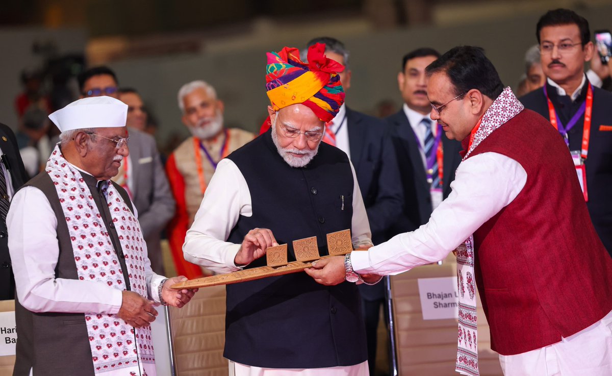 BJP4Rajasthan's tweet photo. आज देश के माननीय प्रधानमंत्री श्री @narendramodi ने जयपुर में राइजिंग राजस्थान ग्लोबल इन्वेस्टमेंट समिट-2024 का शुभारंभ किया।

इस दौरान मुख्यमंत्री श्री @BhajanlalBjp, राज्यपाल श्री हरिभाऊ किसनराव बागड़े सहित पार्टी के अन्य वरिष्ठ नेता, देश एवं विदेश के कई दिग्गज उद्योगपति उपस्थित रहे।

#RisingRajasthanWithModi