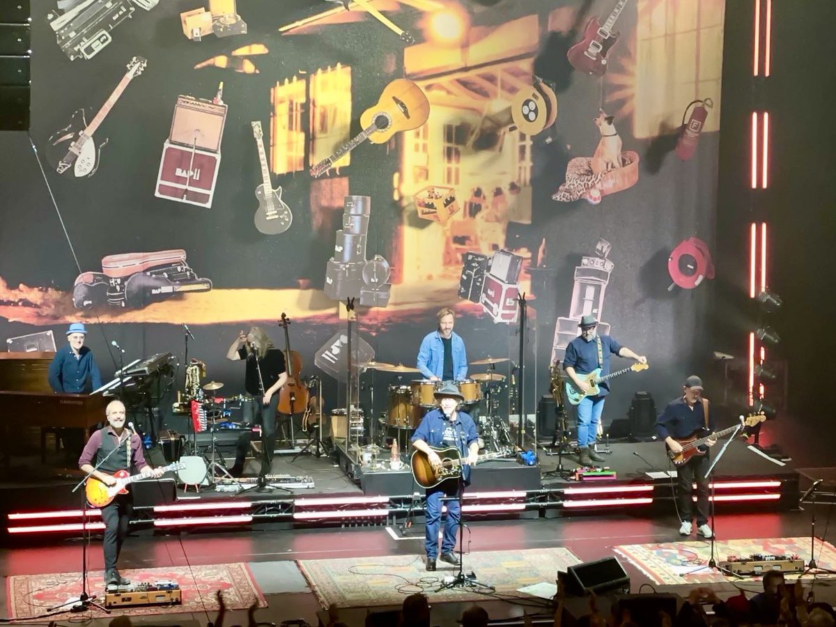 DBoBruessel's tweet photo. Gestern großartiges Konzert von #BAP Zeitreise 81/82 im #Triangel in Sankt Vith. 3 Stunden mit einer super motivierten Band vor einem super motivierten Publikum, welches alle Songs mitsingen konnte👏. Ja, etwas Nostalgie, aber auch einfach tolle Musik! Hat sehr viel Spaß gemacht! https://t.co/Wl0uqQTN84