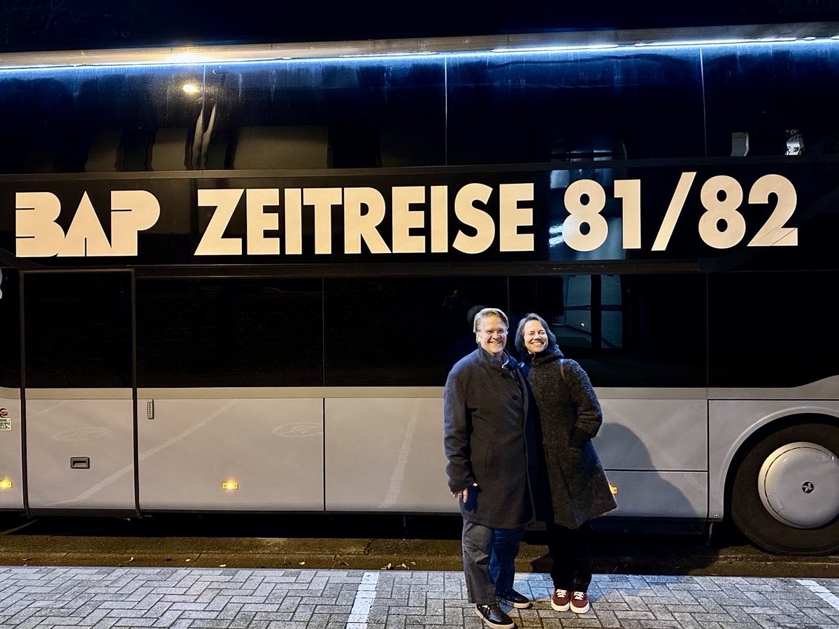 DBoBruessel's tweet photo. Gestern großartiges Konzert von #BAP Zeitreise 81/82 im #Triangel in Sankt Vith. 3 Stunden mit einer super motivierten Band vor einem super motivierten Publikum, welches alle Songs mitsingen konnte👏. Ja, etwas Nostalgie, aber auch einfach tolle Musik! Hat sehr viel Spaß gemacht! https://t.co/Wl0uqQTN84