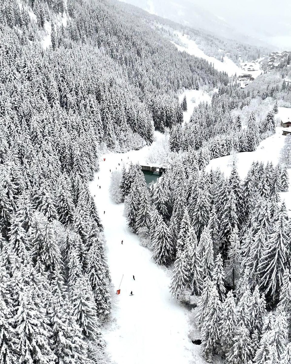 3Vallees_france's tweet image. Ce week-end, Méribel, cœur des 3 Vallées, s&apos;est recouvert de son plus beau manteau de neige 😍❄️

This weekend, Méribel, heart of the 3 Vallées, covered itself with its most beautiful snow😍❄️

#3vallees #skiing