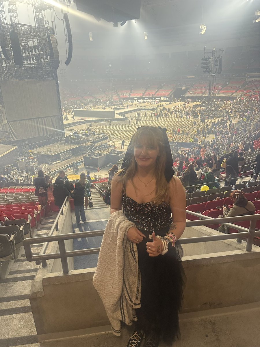 swiftie1ncanada's tweet image. my beloved eras tour.
i can’t even begin to think about how to eloquently put into words how much this tour means to me. but i’ll try. this tour has been the experience of a lifetime for me. because of this tour i got to leave my own country for the very first time, and…