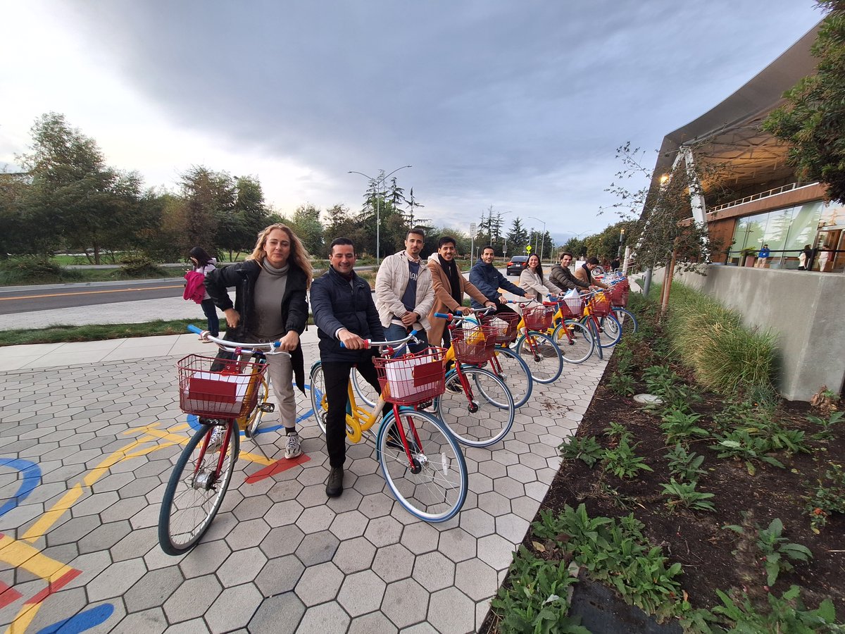 EsadeExecEd's tweet photo. 🌍L@s participantes de los #EsadeEMDBIE y #EsadeEMMV han viajado a @UCBerkeleyExt para una International Week única: colaboraron con startups, trabajaron en soluciones disruptivas y conectaron con el ecosistema de Silicon Valley. ¡Gracias por demostrar que la innovación lidera el futuro! 🚀