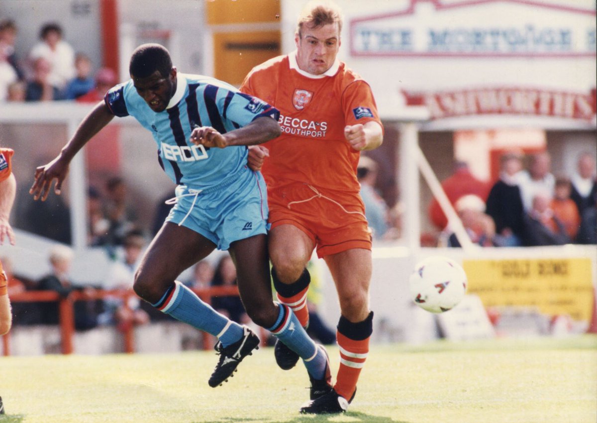 BFC_ExPlayers's tweet image. Happy 54th Birthday today to former Pool midfielder &amp;amp; then 1st Team Coach .... Gary Brabin 

Hope you have a great day Gary !
👍😀🎂⚽️🍊

#TopMan 
#LovedPlayingForThePool
#SupporterOfOurFPA
#Brabs 
#HardAsNails