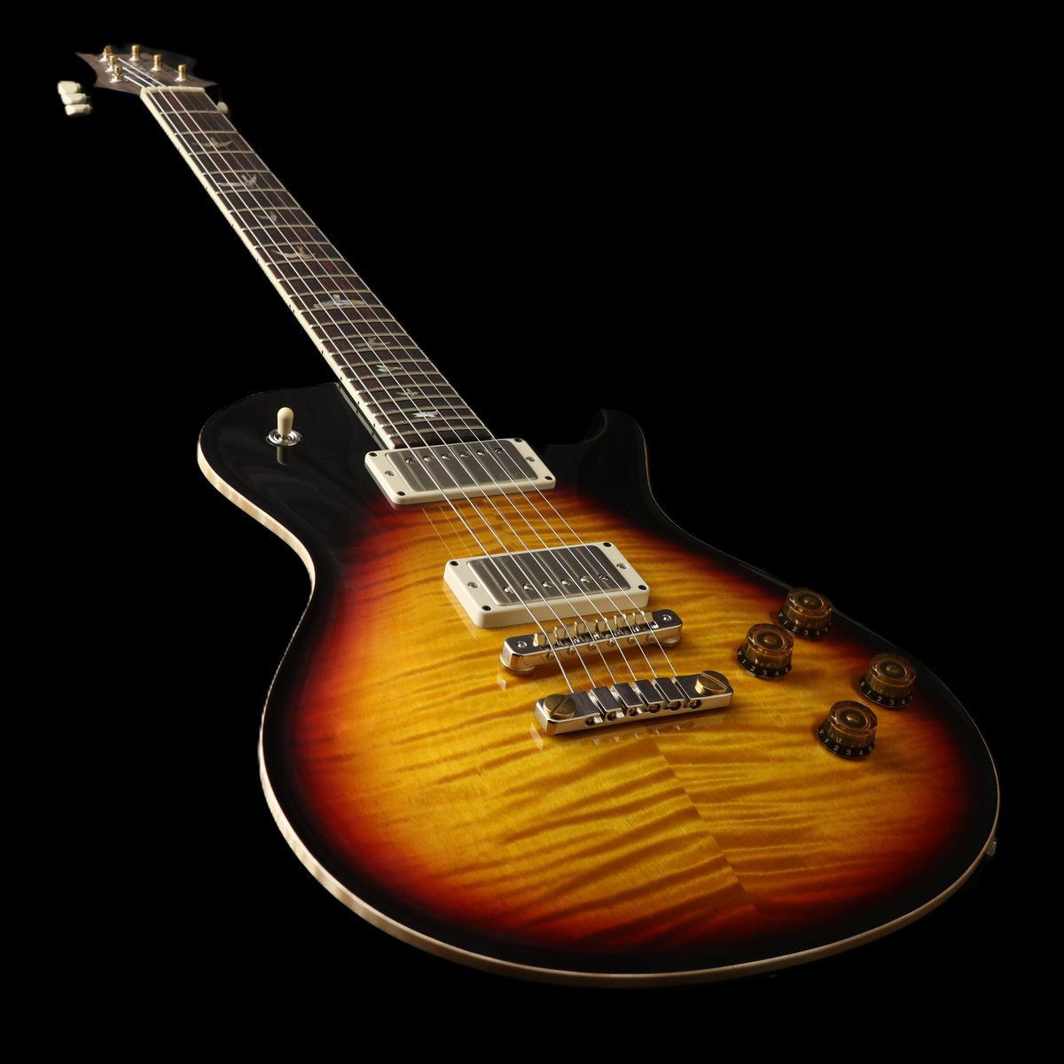 ishibashichamz's tweet photo. 【#PRSフロア】

2024 McCarty 594 Singlecut Tri Color Sunburstが入荷☀️🔥

上品なサンバーストカラーと太く揺れるような杢目が特徴的な1本！LP好きには刺さるカラーリングではないでしょうか！

▼詳細はコチラ
https://t.co/woVbRUIPD6

#GETITPRS #PRS #McCarty594 #Singlecut https://t.co/DNosZa1bXG