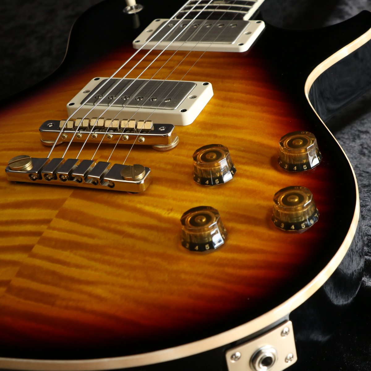 ishibashichamz's tweet photo. 【#PRSフロア】

2024 McCarty 594 Singlecut Tri Color Sunburstが入荷☀️🔥

上品なサンバーストカラーと太く揺れるような杢目が特徴的な1本！LP好きには刺さるカラーリングではないでしょうか！

▼詳細はコチラ
https://t.co/woVbRUIPD6

#GETITPRS #PRS #McCarty594 #Singlecut https://t.co/DNosZa1bXG