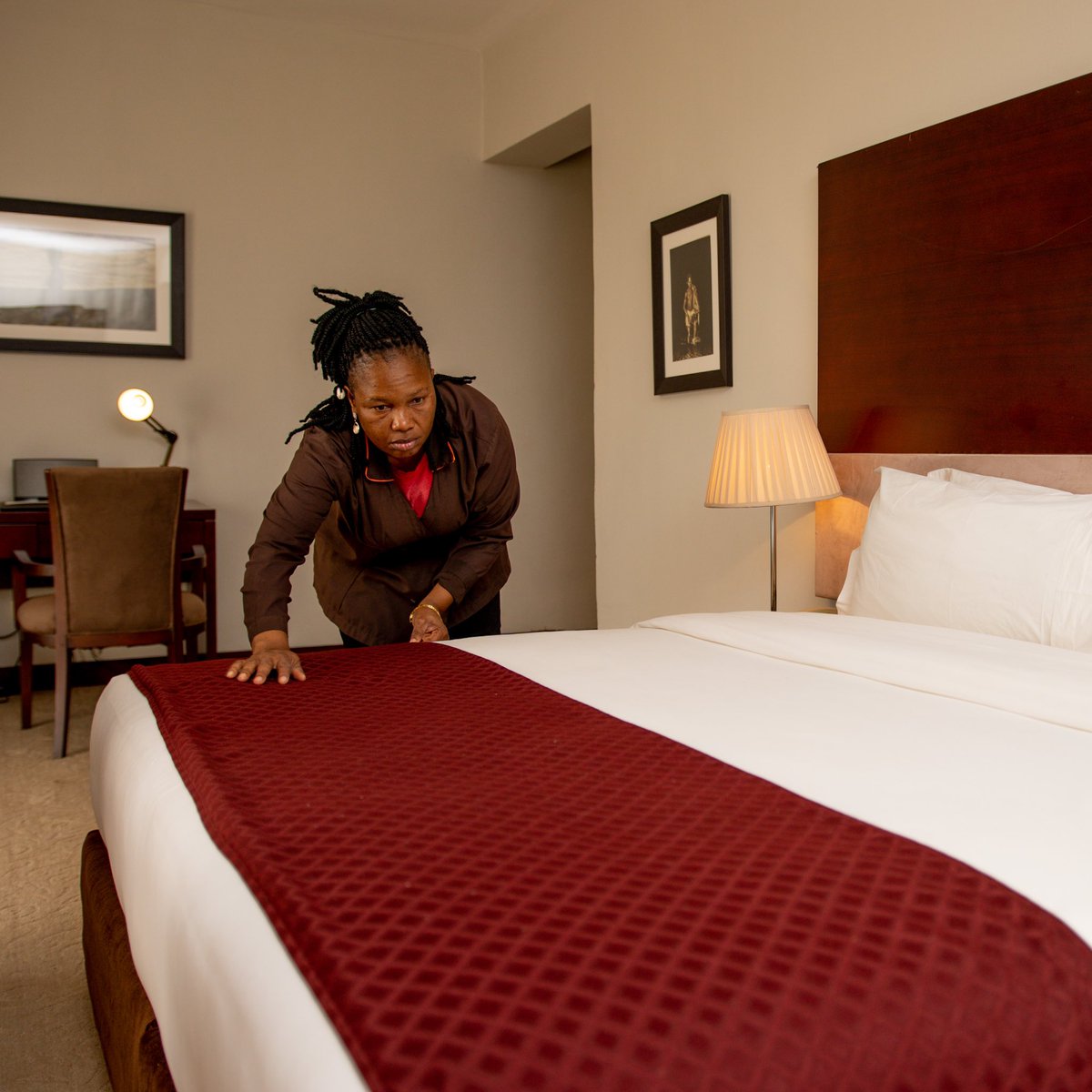 labeviourhotel's tweet photo. Derrière chaque séjour parfait, il y a une équipe dévouée. ✨

LA BEVIOUR HÔTEL
Resort et Centre de conférence 
______________________________________

Informations &amp; Réservations : 

☎️| +243 81 77 77 600
☎️| +243 99 99 77 600 https://t.co/OTyjnqRmgQ