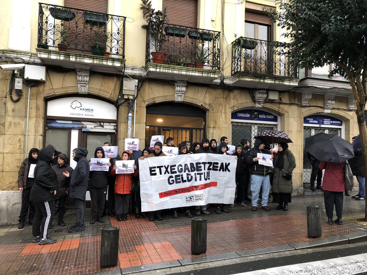 Qué p*ta vergüenza!🤬Van a desahuciar a una familia con dos niños de 4 meses y 4 años de la vivienda que tienen alquilada en la Calle Bailen 29 de Bilbao.