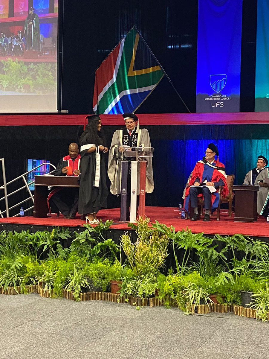 UFSweb's tweet photo. Prof Prinsloo has conferred six Honours degrees in the EMS faculty. This includes Tshepiso Karabo Phamotse, who received a Bachelor of Commerce Honours with Specialisation in Finance. Phamotse is also the only one to receive the qualification in this session.
#UFSGraduation2024 https://t.co/FmSyLnhN8d
