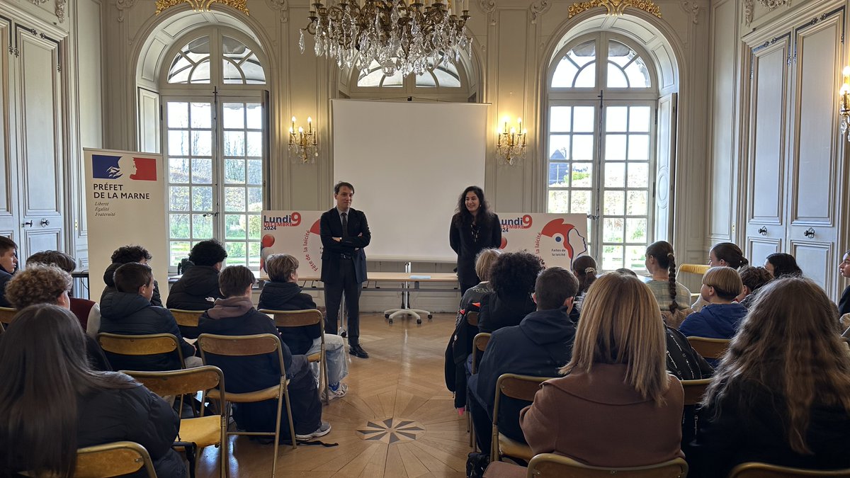 #Laïcité 

Thomas Montbabut, directeur de cabinet <a href="/Prefet51/">Préfet de la Marne 🇫🇷</a>  a eu le plaisir d’accueillir des élèves du Collège Jean Moulin de #SaintMemmie à la Préfecture pour célébrer la Journée de la Laïcité. 

➡️Présentation des principes de la laïcité et de leurs liens avec les valeurs de