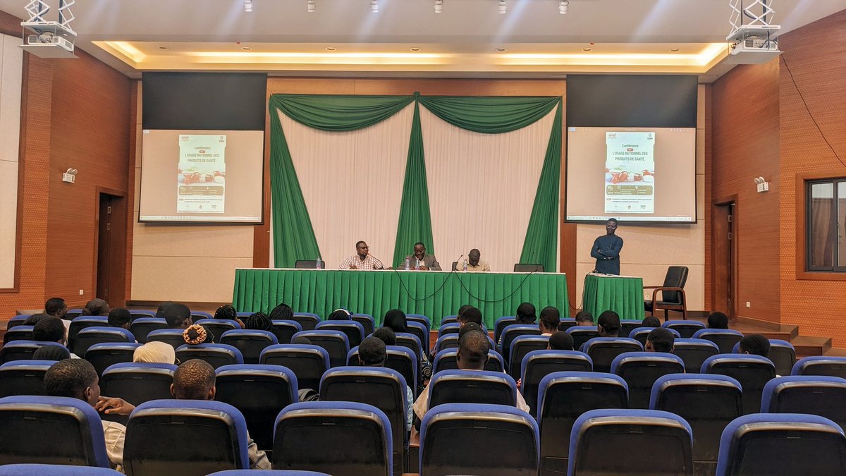 📸 Revivez en images la conférence sur l'usage rationnel des médicaments qui s'est tenue ce samedi 07 décembre 2024.

#usagerationneldesmédicaments #conference #extetnat #internat #medicament
#medecine #scomelome #scome #scometogo #aempolome #aempotogo #aempo