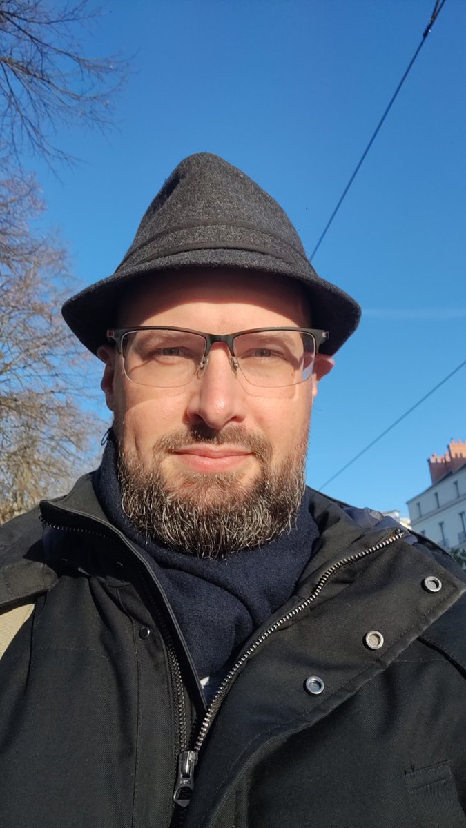 SebFr17's tweet photo. Je vous dis Bonjour avec ce beau ciel bleu https://t.co/bKgzbsxlT4