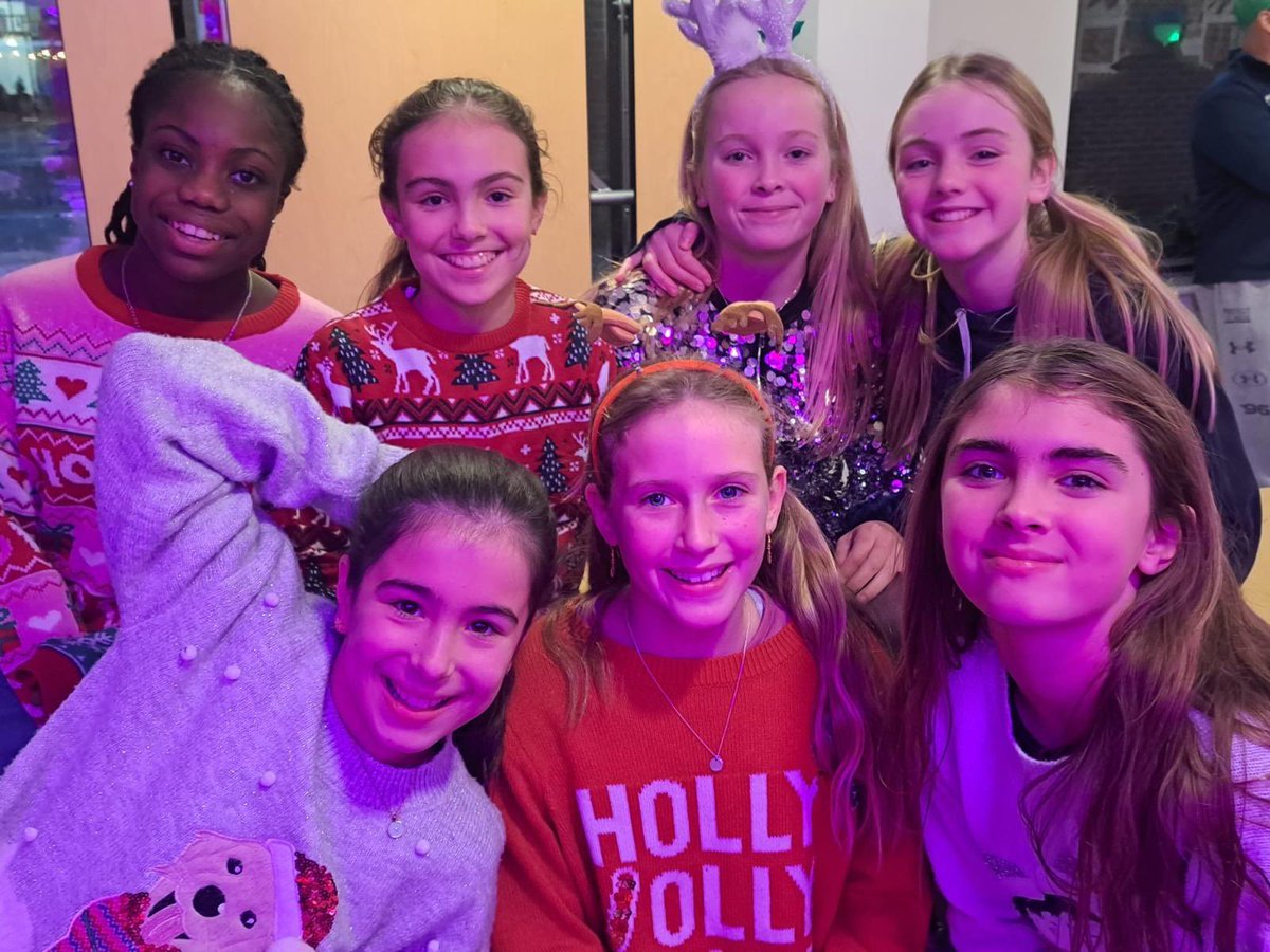 FarleighSchool's tweet photo. Christmas fun for our boarders yesterday, ahead of our last week of term! 🎄 #farleighboarding https://t.co/E23nhzrdJB