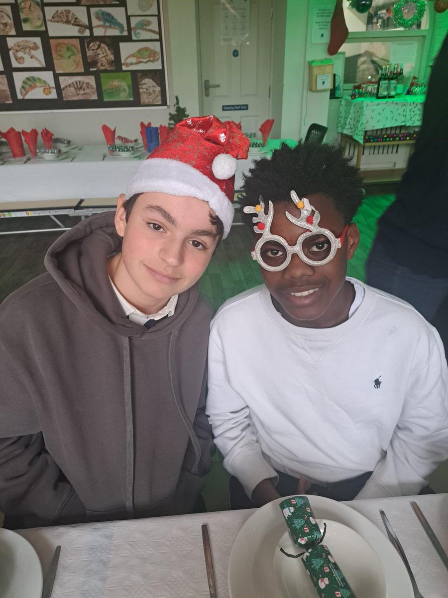 FarleighSchool's tweet photo. Christmas fun for our boarders yesterday, ahead of our last week of term! 🎄 #farleighboarding https://t.co/E23nhzrdJB