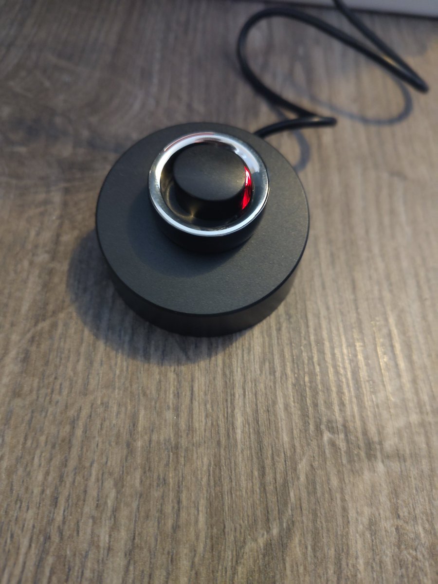 H145D3's tweet photo. This Smart Ring is awesome!!! Bought it yesterday🥰 I really love its functions!😎

This is not helicopter related but it is awesome!! 😍 https://t.co/pZAVK2928I