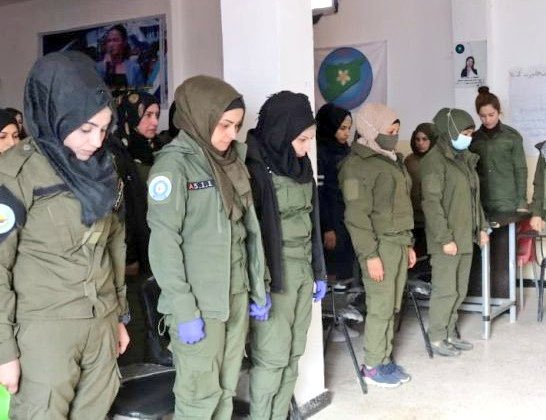 aminahekmet's tweet photo. Ayer, un grupo armado apoyado por Turquía secuestró a unas mujeres de Asayish (policía civil) de #Manbij. El hombre levantaba su arma y las obligaba a decir allahuakbar. Ellas lloraban.
Todavía no se sabe a dónde se las han llevado. https://t.co/n20XVI3C7z