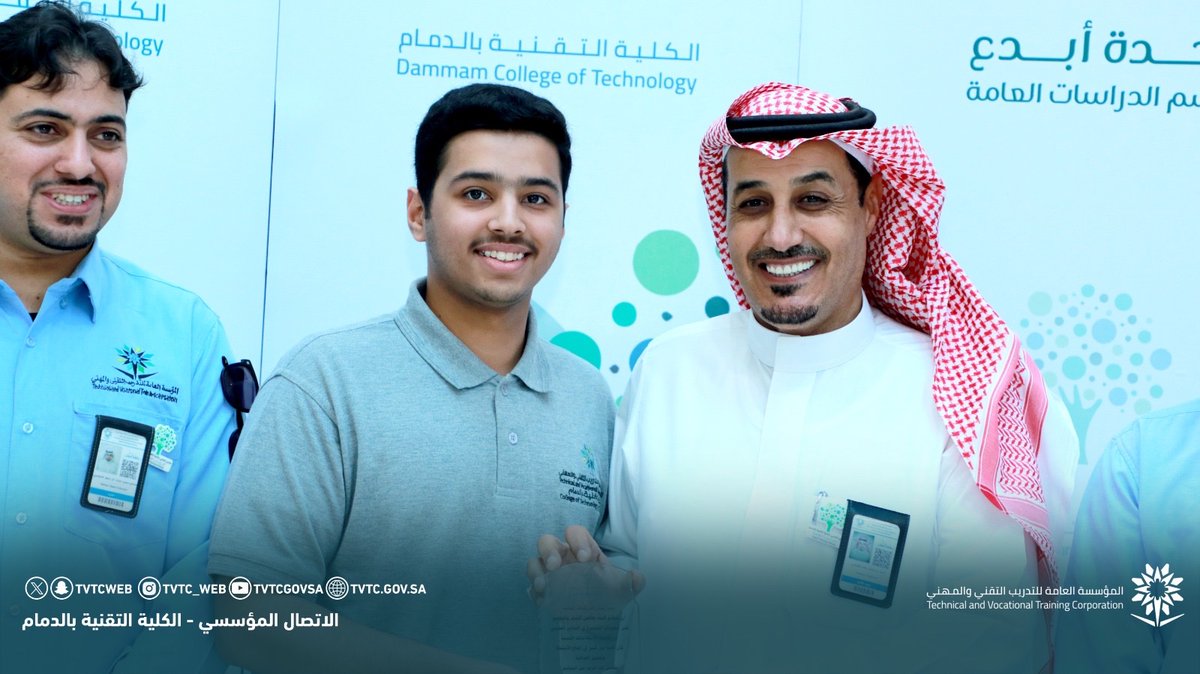 tvtc_g_dammam's tweet photo. أقامت #الكلية_التقنية_بالدمام ممثلة بقسم الدراسات العامة فعالية النادي العلمي حيث شهدت تميزًا وإبداعًا في التنظيم والمشاركة وفي ختام الفعالية تم تكريم القائمين على إنجاح هذا الحدث تقديرًا لجهودهم المميزة.

#تقني_الشرقية https://t.co/cv7WPdx9PG