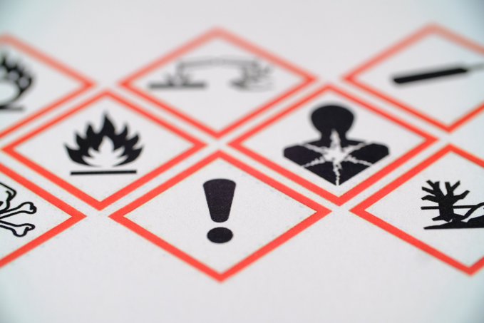 PRC_CNRS's tweet photo. CLP : adoption d'un nouveau règlement révisant les exigences et  modernisant la classification, l'étiquetage et l'emballage des  substances et mélanges chimiques.
https://t.co/C9r3GSggSx https://t.co/ATYj0jR3xF