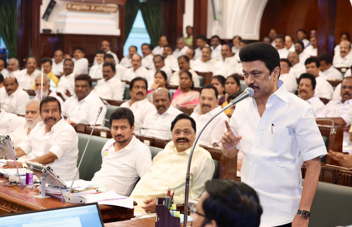 Udhaystalin's tweet photo. தமிழ்நாடு சட்டப்பேரவைக் கூட்டத்தொடர் இன்று தொடங்கிய போது, மதுரை அரிட்டாப்பட்டியில் டங்க்ஸ்டன் சுரங்கத்தை அமைக்க முயற்சிக்கும் ஒன்றிய அரசுக்கு எதிரான தனித்தீர்மானம் நிறைவேற்றப்பட்டது.

“நான் தமிழ்நாட்டின் முதலமைச்சராக இருக்கும் வரை, டங்க்ஸ்டன் சுரங்கத்தை ஒருபோதும் அனுமதிக்க மாட்டேன்” என்று மாண்புமிகு முதலமைச்சர் @mkstalin அவர்கள் மக்களின் குரலாக முழங்கினார்கள்.

தமிழ்நாட்டு மக்கள் நலன் மற்றும் மாநில உரிமை காக்கின்ற வகையில் இத்தீர்மானம் நிறைவேற்றப்பட்டதில் மகிழ்கிறோம். #திராவிட_மாடல் அரசு என்றும் மக்களின் பக்கமே நிற்கும்!