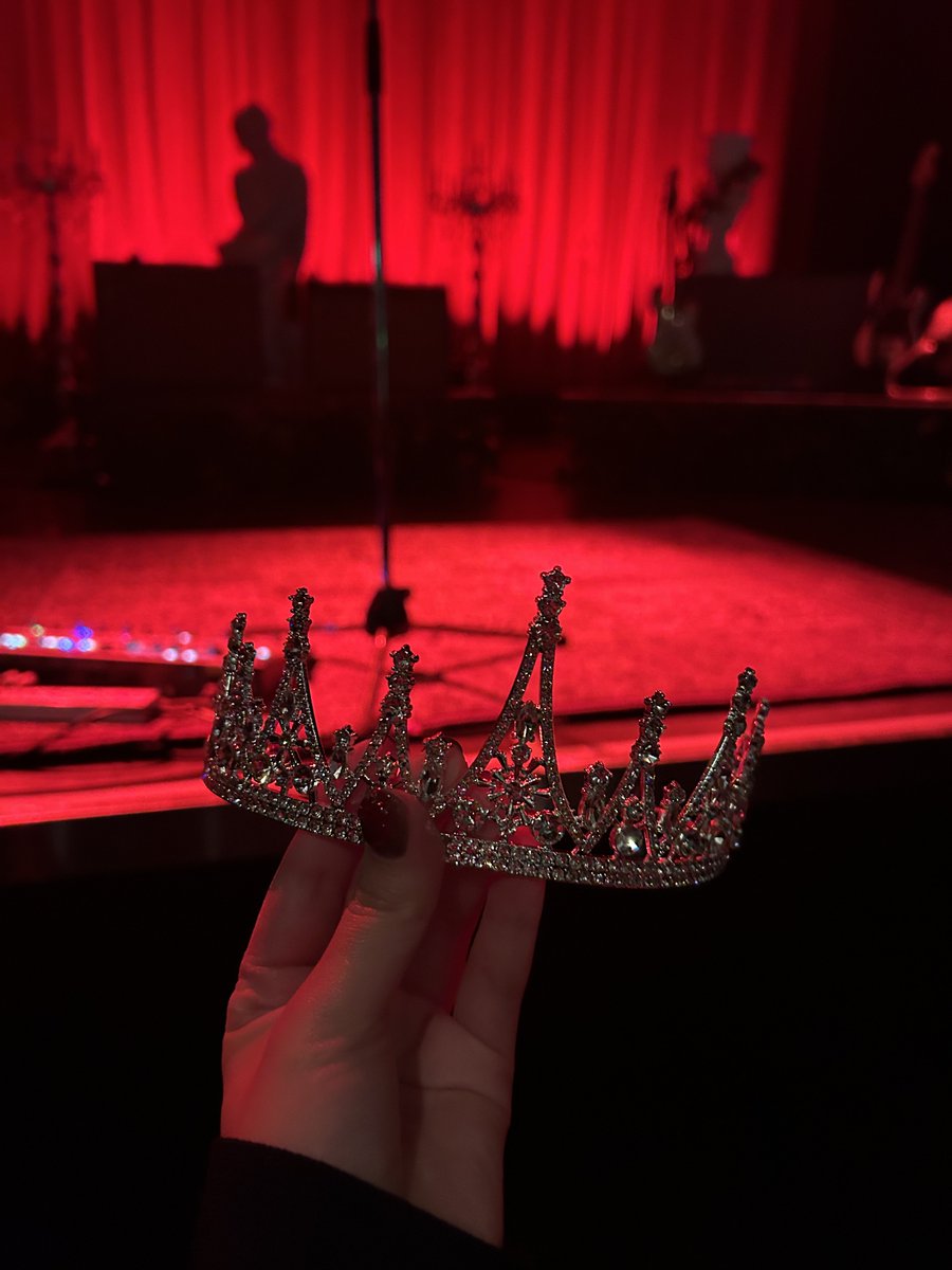 hikarih_'s tweet image. got a crown for Heather #palewaves