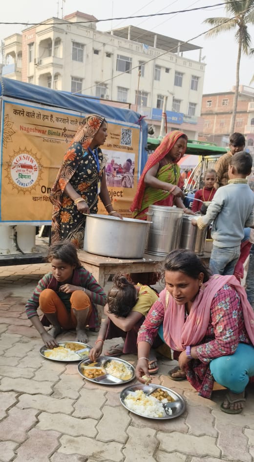 Manishactor2's tweet photo. This kitchen runs for 365days.
Our Kitchen's Continuesly Running From 22 year's❣️
|| हर रोज़ अपने पापी पेट को पेट भर भोजन देने के बाद हम सभी को आशीर्वाद देकर अपने काम पर लौटते हैं ये सभी लोग||🥹
No any Amount is Small- https://t.co/ytBlFzzYH5
#HelpHunger #Bihar https://t.co/SdhHJIOflZ