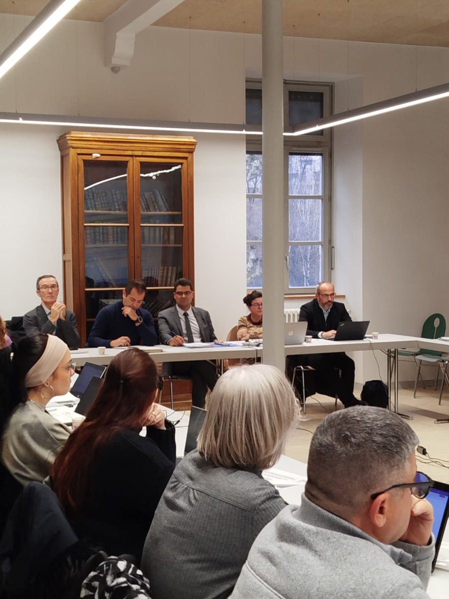 patrice_gros's tweet photo. Réunion des 6 #CLEE en #Isère. Les liens entre @acgrenoble et les #entreprises se consolident.
➡️ Poursuivre le dialogue pour parfaire la carte des #formations prof.
➡️ Améliorer la découverte des #métiers.
➡️ Engager tous les acteurs des territoires. Les #RBDE sont des relais. https://t.co/jVWKMdGGbm