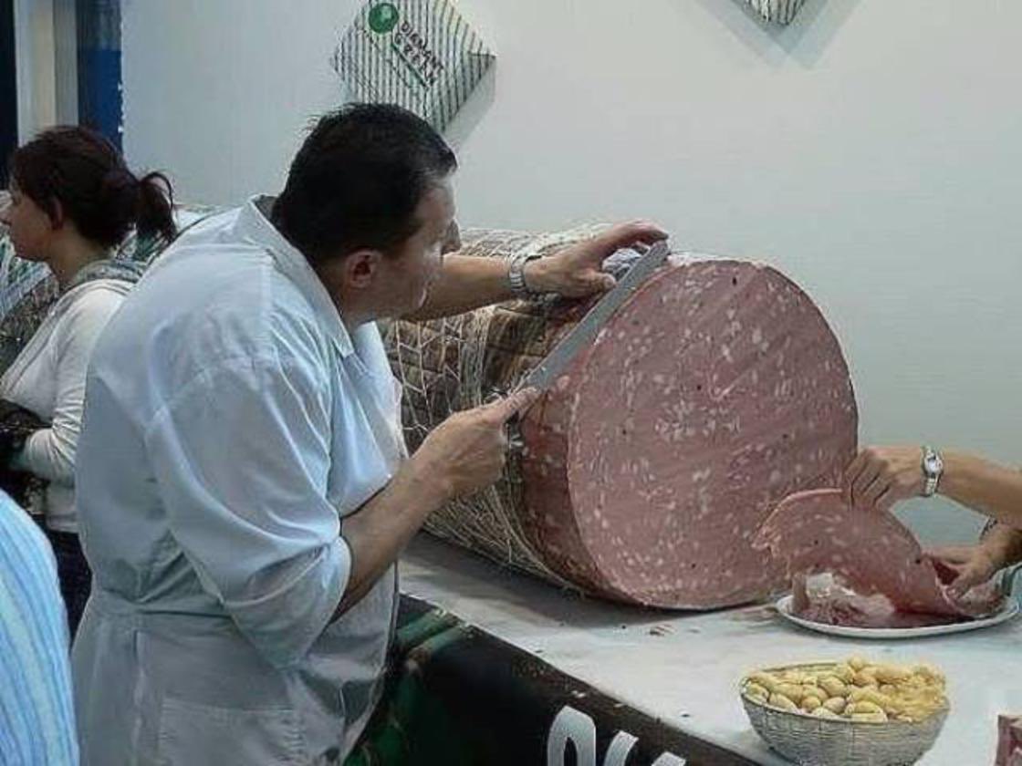 salamiclanker's tweet photo. Morning Base comunity 👋🏻

This is your chance to get more meat in you portfolio🍖. 

$SAL  will be huge this is your chance to grab a slice. People will say we started the meat meta and we were first traded token from @_proxystudio what else do you guys want !?!?! https://t.co/gMbeLbMQVD