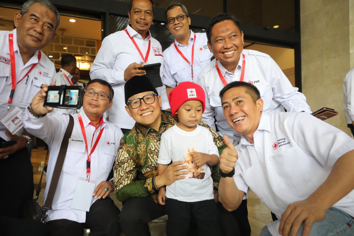 Selamat kepada PMI <a href="/palangmerah/">Indonesian Red Cross</a> yang telah melangsungkan Munas. Saya mengapresiasi PMI yang selalu solutif di tengah berbagai krisis.
.
PMI adalah bagian integral dari upaya mewujudkan pemberdayaan masyarakat. Bersama-sama kita bersinergi menjadi bagian solusi kemanusiaan
