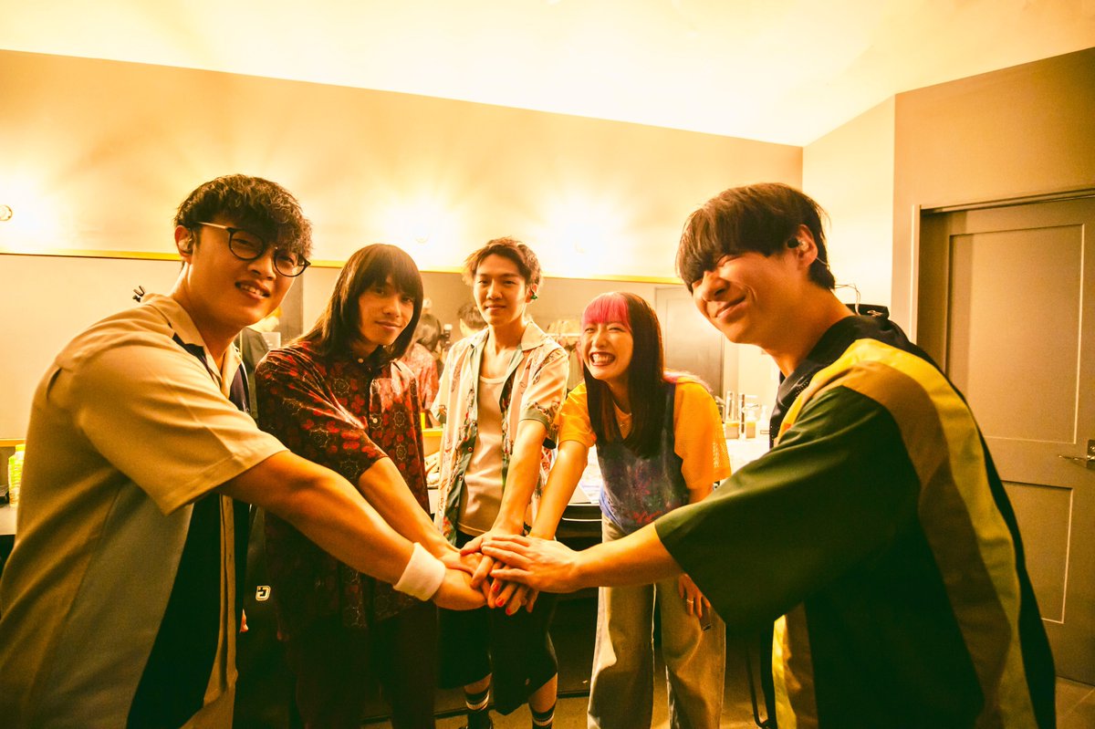 megumi_official's tweet photo. 【め組から大切なお知らせ】

12/19(木)のライブをもって、
外山宰(Dr)がめ組を脱退することになりました。

外山宰とメンバーからのコメントがございますので、ぜひご覧ください。

https://t.co/XpLD9jKvMy https://t.co/DJ4n0q5XdU