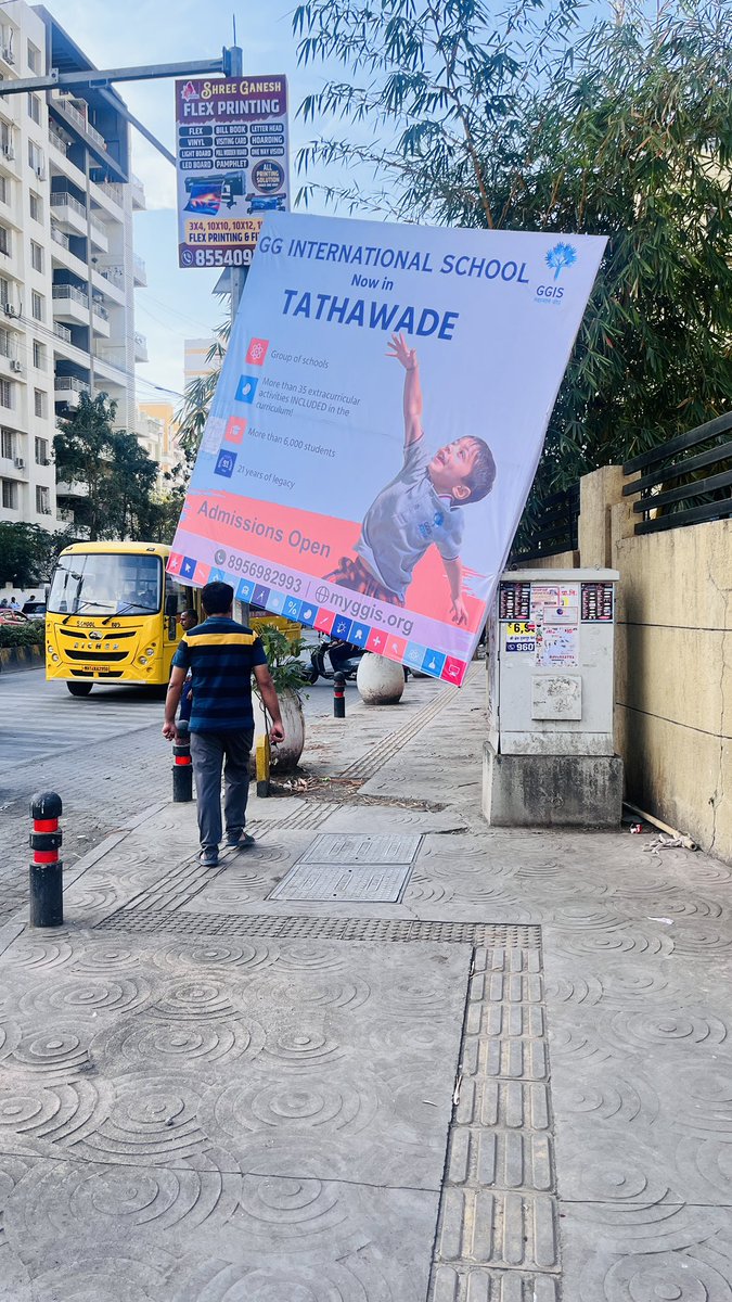 asa______am's tweet photo. someone has setup flex board near EuroSchool Wakad Sai chowk on the pedestrian path. It’s now in hazardous state. Students and kids cross this place frequently. 

Can this be removed or fixed?

@pcmcindiagovin @PCMCSarathi https://t.co/8vhTuuxnuw