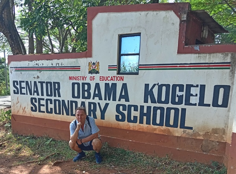 TrueStory1962's tweet photo. . I asked 3 Kenyan men in Kisumu, and they all said that Barack Obama Jr was born in Kenya. https://t.co/mHRZHfDc79