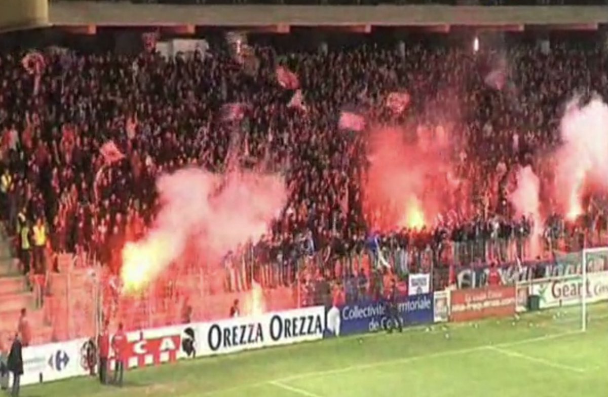 STORIA 🔴

Parlons un petit peu d’histoire avec la TRIBUNE FAEDDA, ici en liesse totale sur cette photo.

Qui sait si le patronyme FAEDDA est sarde ?

1/3