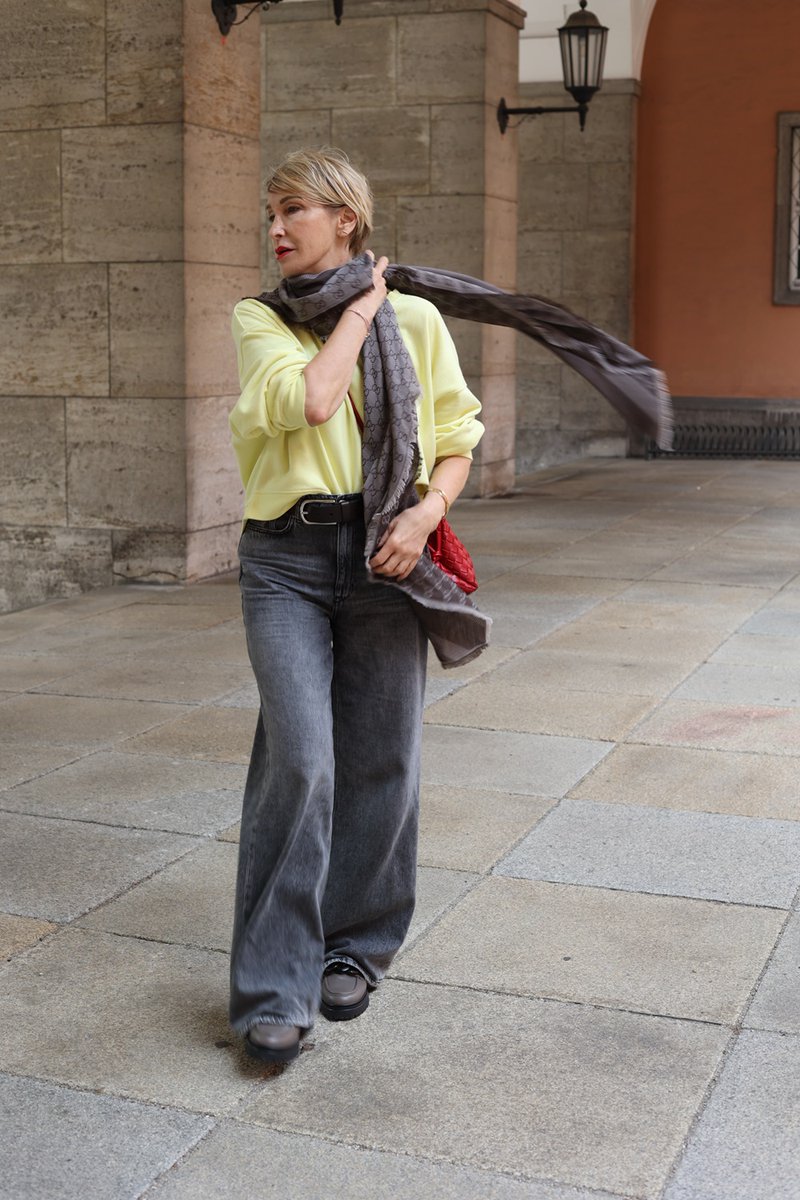 GlamorFlow's tweet image. ✨ Heading to a Mental Health Resort this weekend, which is much needed, especially with these back pains (thanks to moving heavy furniture 🤦‍♀️). 

Hoping for a relaxing reset and a pain-free return. 🧳💆‍♀️ #lifestyle  #selfcare