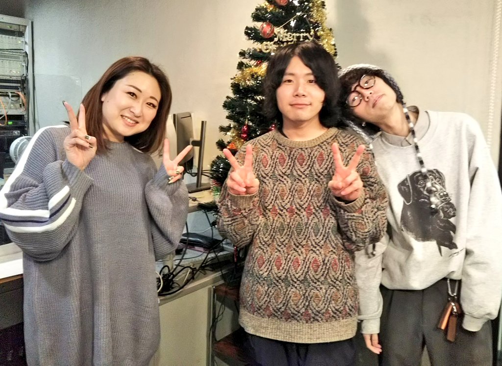 SOUNDSPLASH775's tweet photo. この時間はTELLECHO（@TELLECHO）からオオタモトキさん、ユーティーさんにサテライトスタジオにお越しいただきました🎙️

今月のパワープレイにもなった新曲「お元気で」は各サブスクリプションにて配信中です！📱🎵
12/28に行われる新潟GOLDEN PIGSのライブイベントにも出演予定！🎸詳しくはTELLECHOの公式SNS等をご確認ください✨

オオタモトキさんユーティーさん、本日はありがとうございました😀

#ss775
#fm775