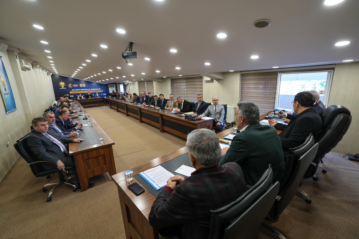 yunustever's tweet photo. Aralık ayı olağan Büyükşehir Belediye Meclisi Grup toplantımızı, AK Parti Genel Başkan Yardımcımız Sayın Ali İhsan Yavuz’un katılımıyla gerçekleştirdik. 

Sakarya’mızın sürdürülebilir gelişimini destekleyecek gündemler ve projeler üzerinde durduk. Belediye Meclis kararlarının şehir genelindeki etkilerini detaylı bir şekilde inceledik ve Sakarya’mızın kalkınmasını hızlandıracak adımları belirledik.

Katılım ve katkıları için Kıymetli Genel Başkan Yardımcımıza, Büyükşehir ve İlçe Belediye Başkanlarımıza ve tüm meclis üyelerimize teşekkür ediyorum.