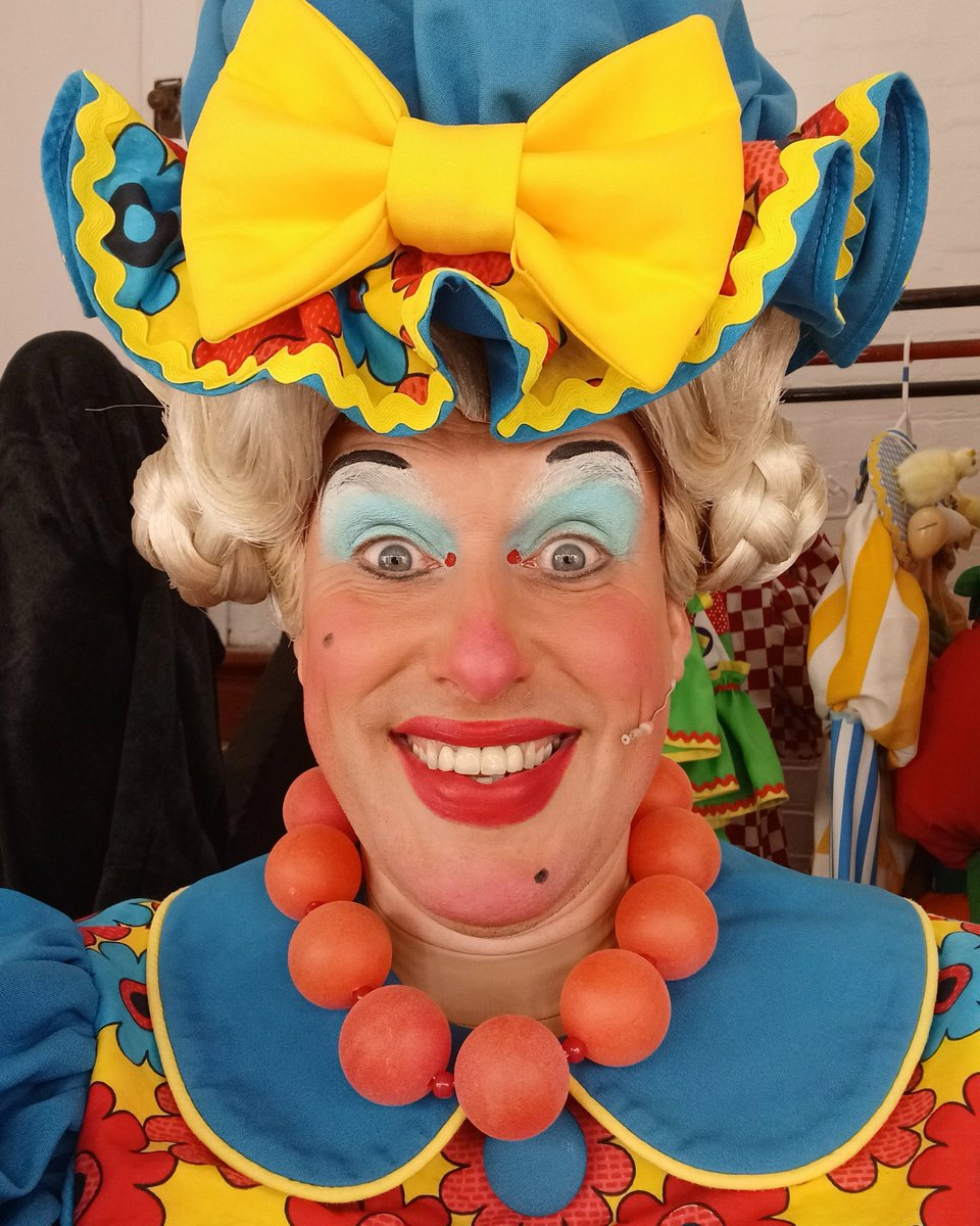 Lock up ya dads Clacton!

#pantomime #panto #theatre #clacton <a href="/TheatrePrinces/">Princes Theatre</a> <a href="/Shone_Ltd/">Shone Productions</a>