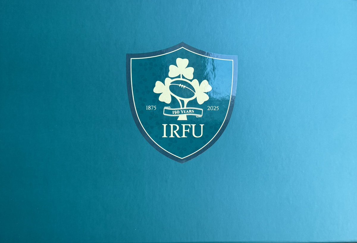 finbarferocious's tweet photo. Received my lovely boxed 150 year commemorative Irish rugby top today
☘️🇮🇪
#IRFU #irishrugby #6Nations https://t.co/GlBVPwCQlw