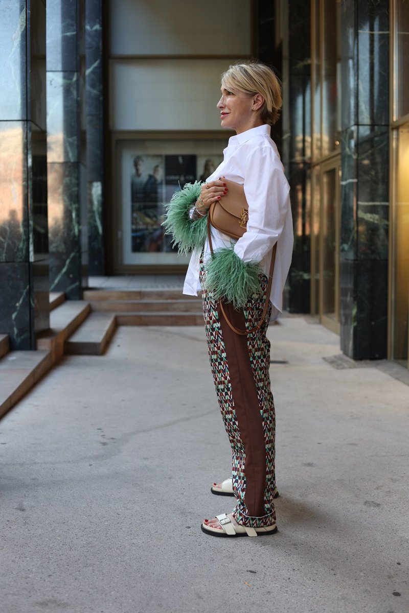 GlamorFlow's tweet image. I’ve been testing self-tanners again this summer—still no perfect match. 🧴
 Anyone know one that doesn’t smell, stain, or streak? Share your recs! 🙏
 Meanwhile, I’ll keep enjoying the geese by the river. 🦢✨ #SelfTanner