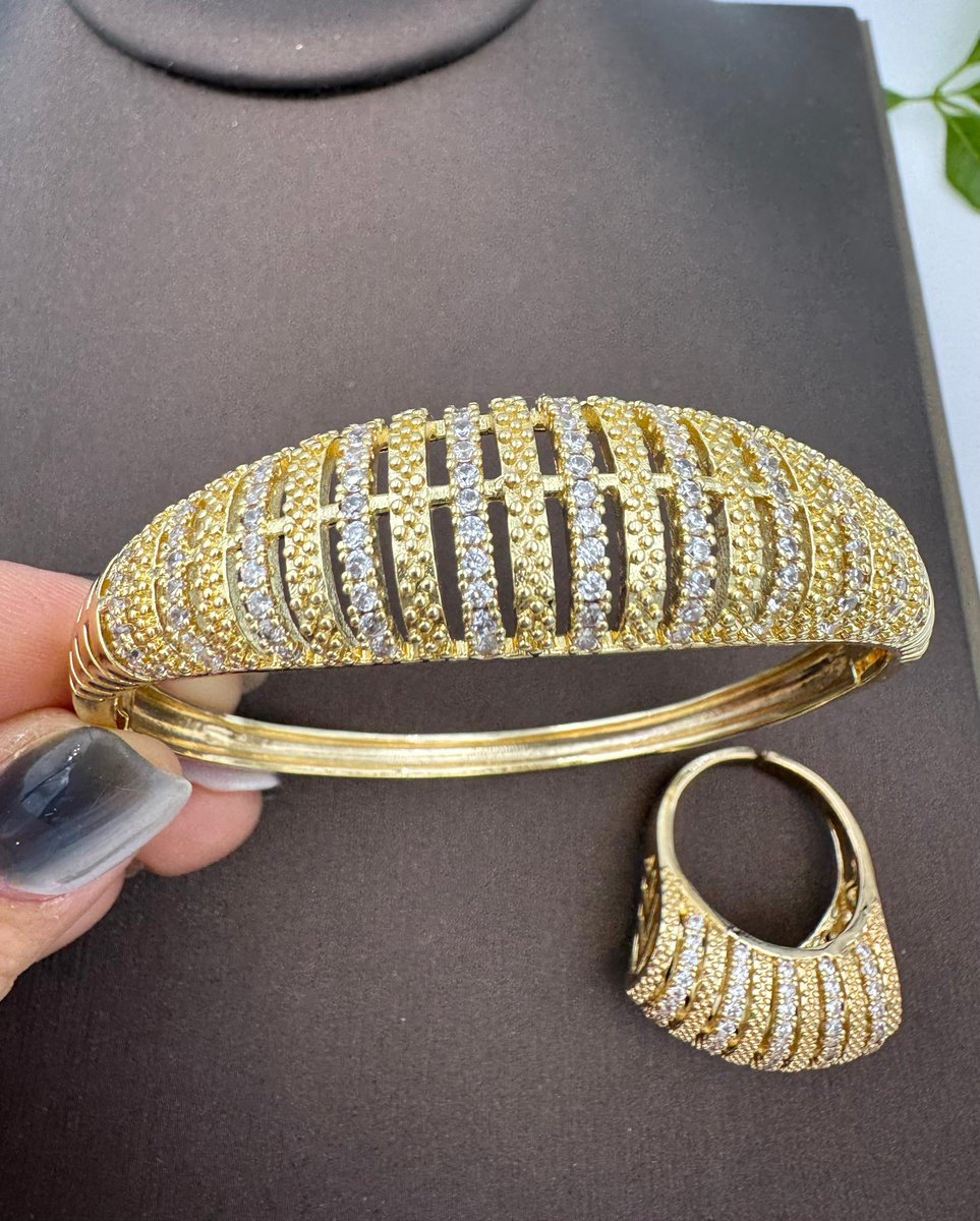 Kemsky_W's tweet photo. Costume Bracelet and Ring Combo✨
Non-tarnish ✅ Skin-friendly ✅ Durable✅
🏷️#16,000.
Please Repost🙏🏽
#pagesbydamicommerce #pagesbydamivisibilitydrive
#PBDfashion https://t.co/6Oc6M3eZqv